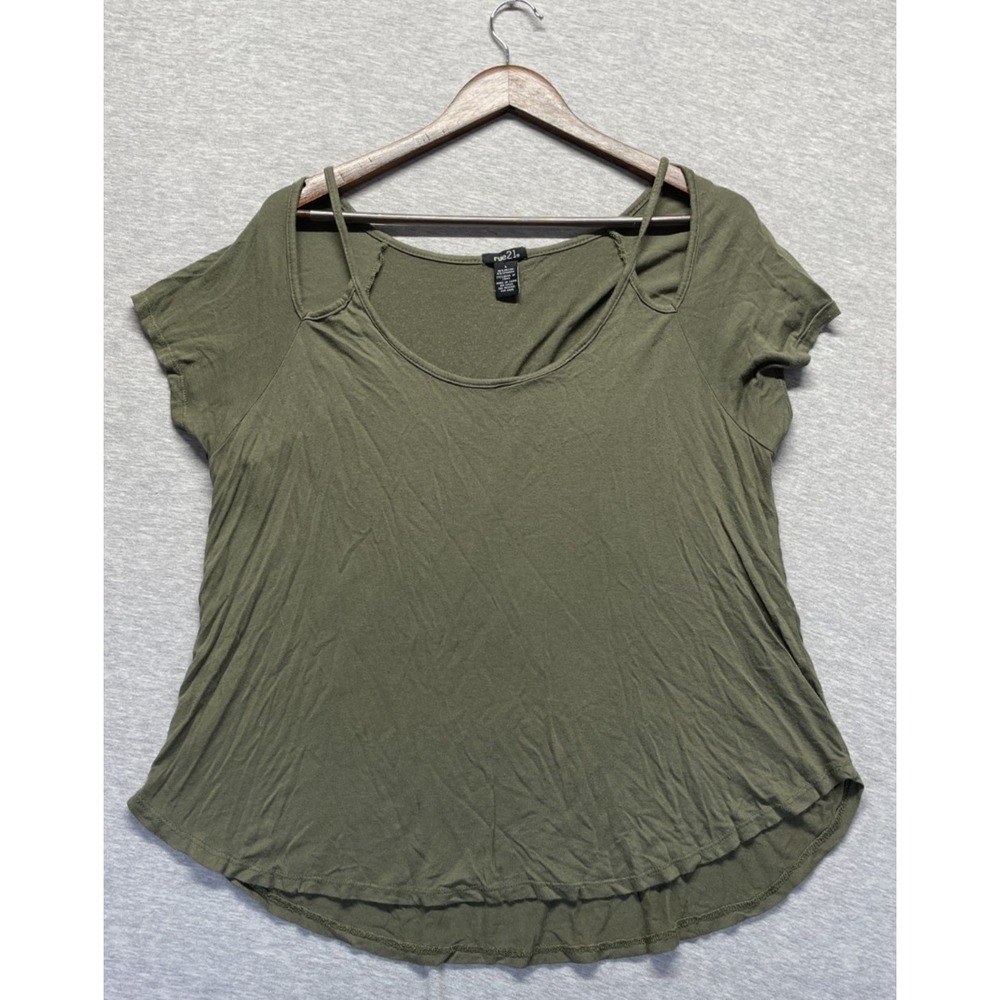 Rue21 T-Shirt Womens Large Green Curved Hem Cut Out Shoulder Sleeve Scoop Neck